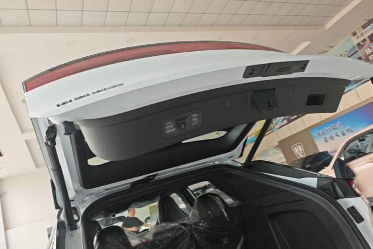 Used Dongfeng Aeolus L7 New Energy 2025 518 Comfort Edition Trunk