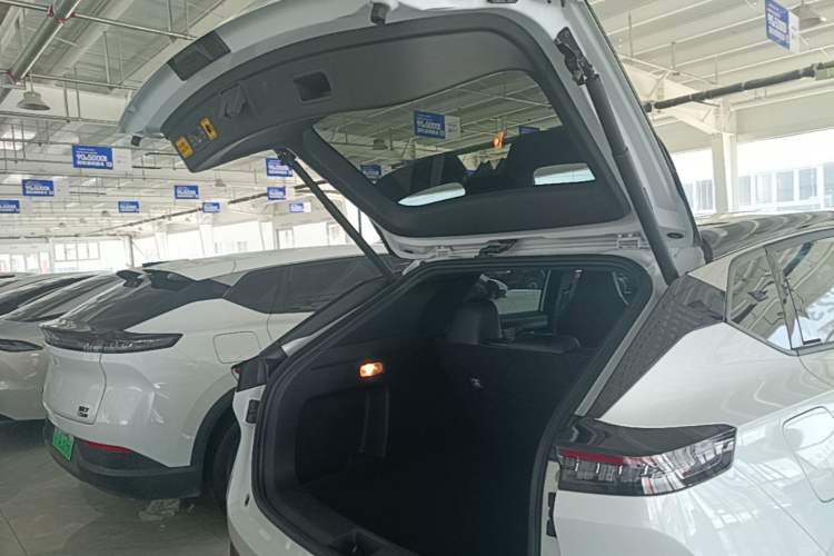 Used Dongfeng Aeolus L7 New Energy 2025 518 Comfort Edition Trunk