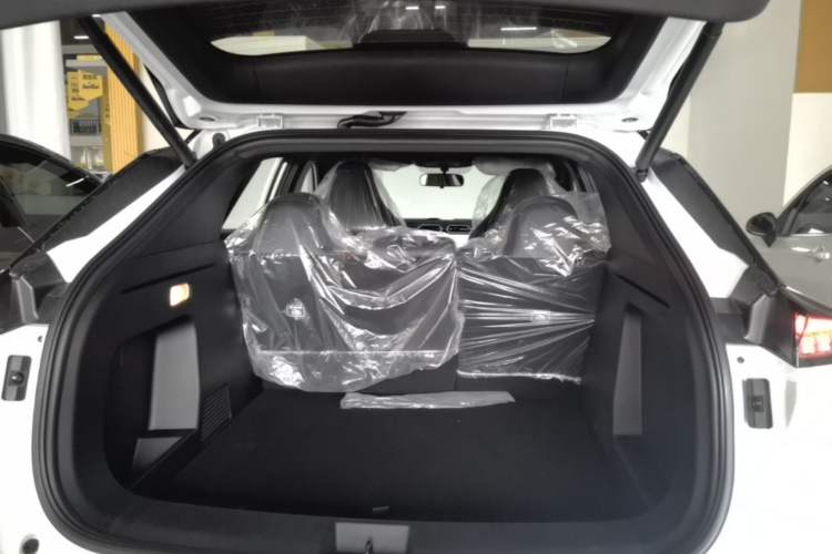 Used Dongfeng Aeolus L7 New Energy 2025 518 Comfort Edition Trunk