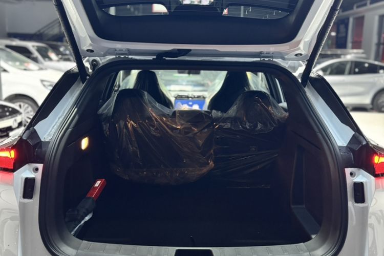 Used Dongfeng Aeolus L7 New Energy 2025 518 Comfort Edition Trunk