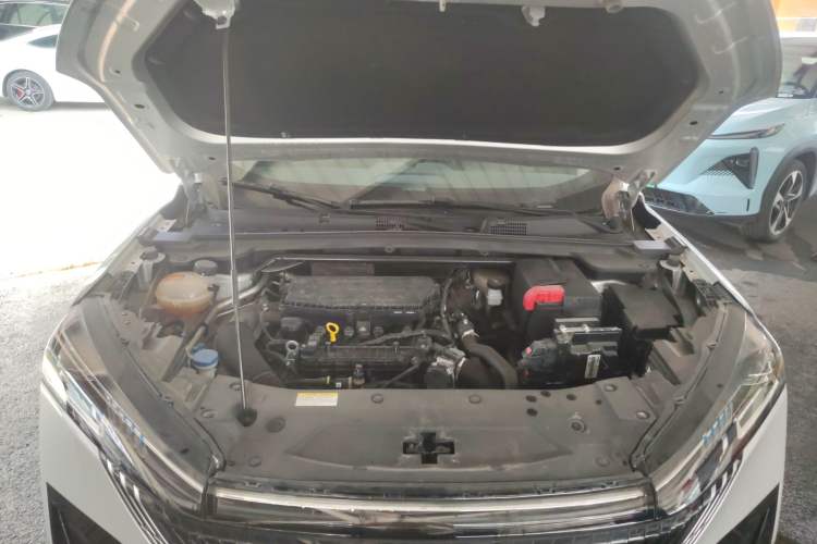 Used Dongfeng Aeolus Mage 2024 Honor Edition 1.5T Luxury Model Engine Bay