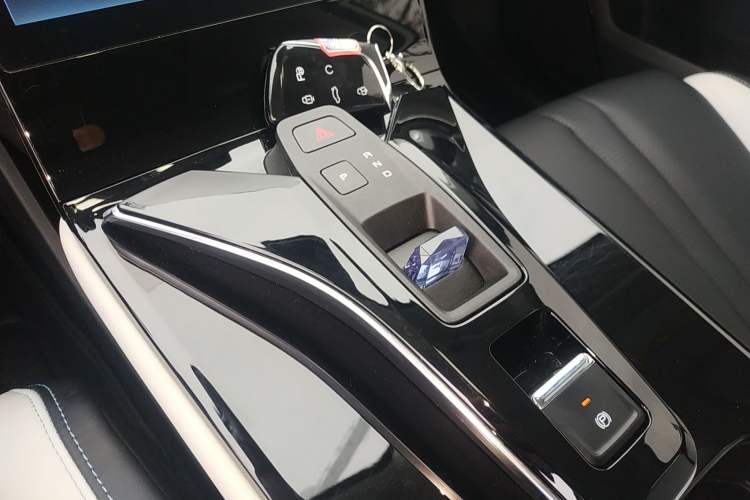 Used Dongfeng Aeolus Mage 2023 DH-i 1.5T Prestige Edition Gear Lever