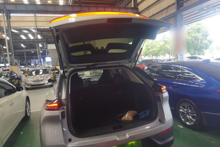 Used Dongfeng Aeolus Mage 2024 Honor Edition 1.5T Fashion Model Trunk