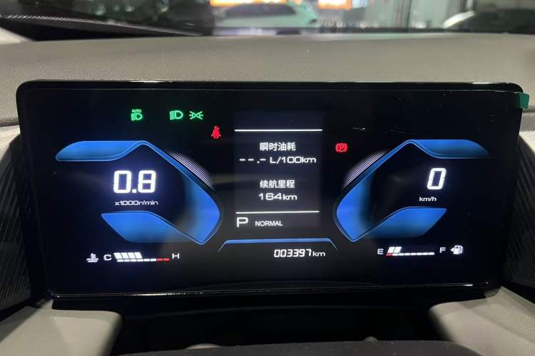 Used Dongfeng Aeolus Mage 2025 1.5T Luxury Version Odometer Close Up