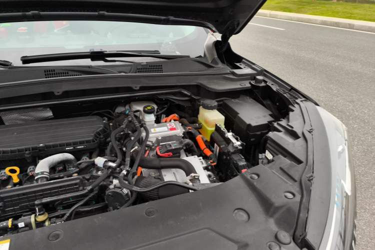 Used Dongfeng Aeolus Mage 2023 DH-i 1.5T Prestige Edition Engine Bay Left