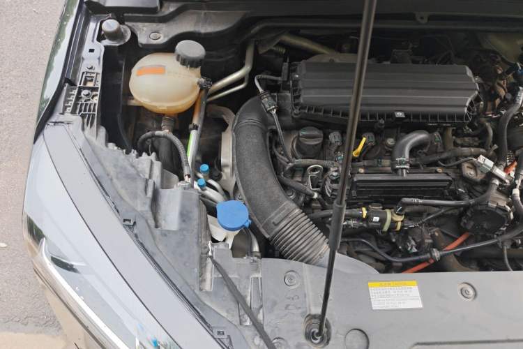 Used Dongfeng Aeolus Mage 2023 DH-i 1.5T Luxury Edition Engine Bay Right