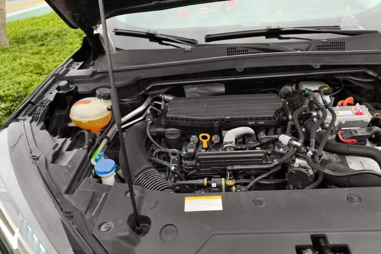 Used Dongfeng Aeolus Mage 2023 DH-i 1.5T Prestige Edition Engine Bay Right