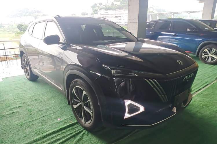 Used Dongfeng Aeolus Mage 2023 DH-i 1.5T Luxury Edition Front Right 45 Deg