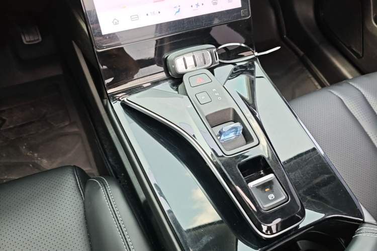Used Dongfeng Aeolus Mage 2023 DH-i 1.5T Luxury Edition Gear Lever