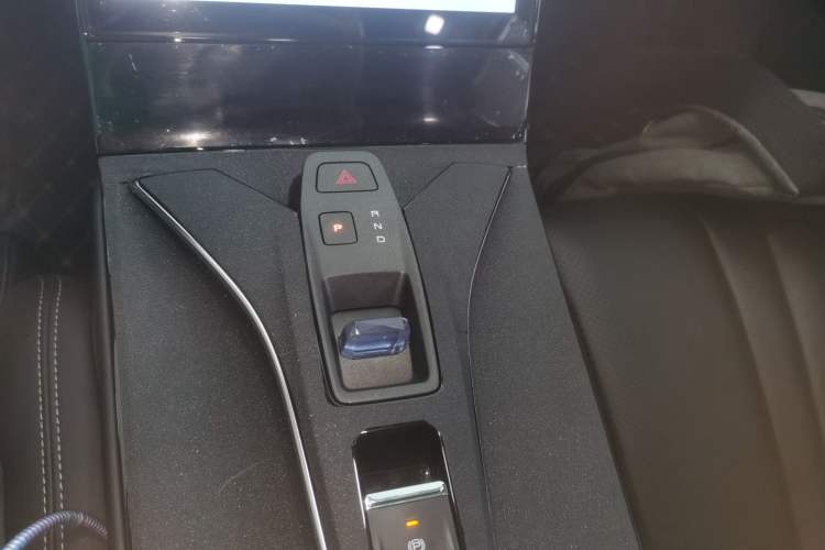 Used Dongfeng Aeolus Mage 2023 DH-i 1.5T Luxury Edition Gear Lever