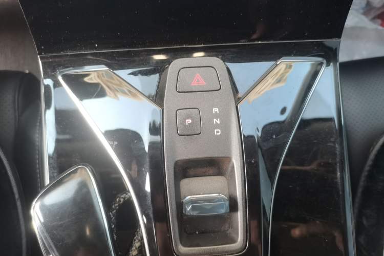 Used Dongfeng Aeolus Mage 2023 DH-i 1.5T Luxury Edition Gear Lever