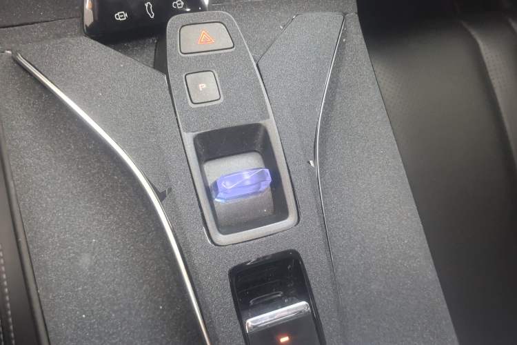 Used Dongfeng Aeolus Mage 2023 DH-i 1.5T Luxury Edition Gear Lever
