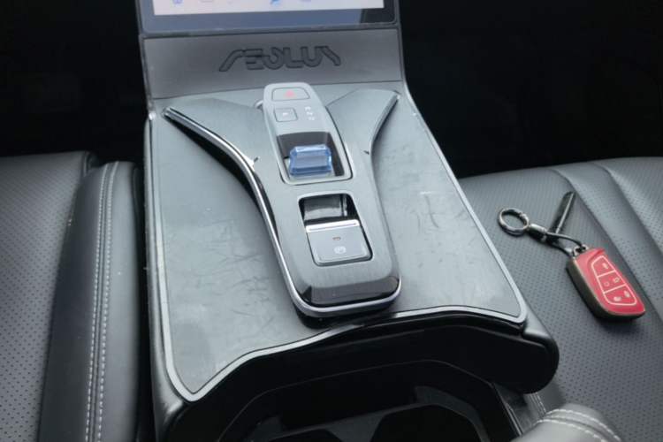Used Dongfeng Aeolus Mage 2023 DH-i 1.5T Luxury Edition Gear Lever