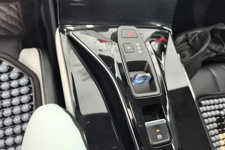 Used Dongfeng Aeolus Mage 2023 DH-i 1.5T Prestige Edition Gear Lever