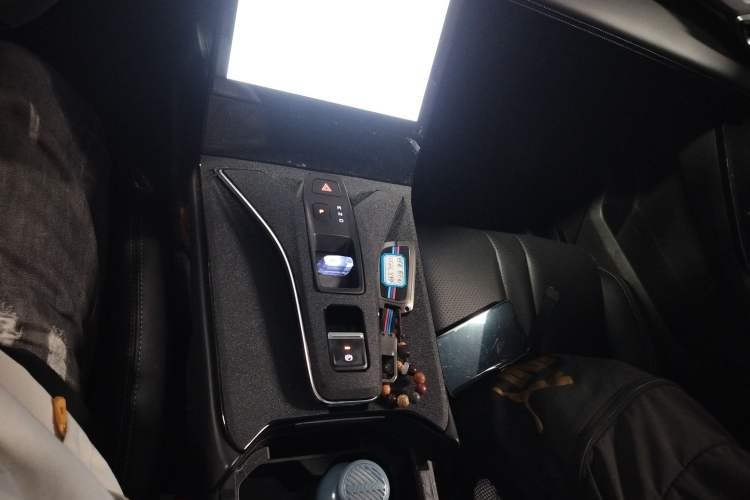 Used Dongfeng Aeolus Mage 2023 DH-i 1.5T Luxury Edition Gear Lever