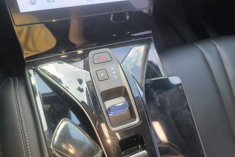 Used Dongfeng Aeolus Mage 2023 DH-i 1.5T Prestige Edition Gear Lever