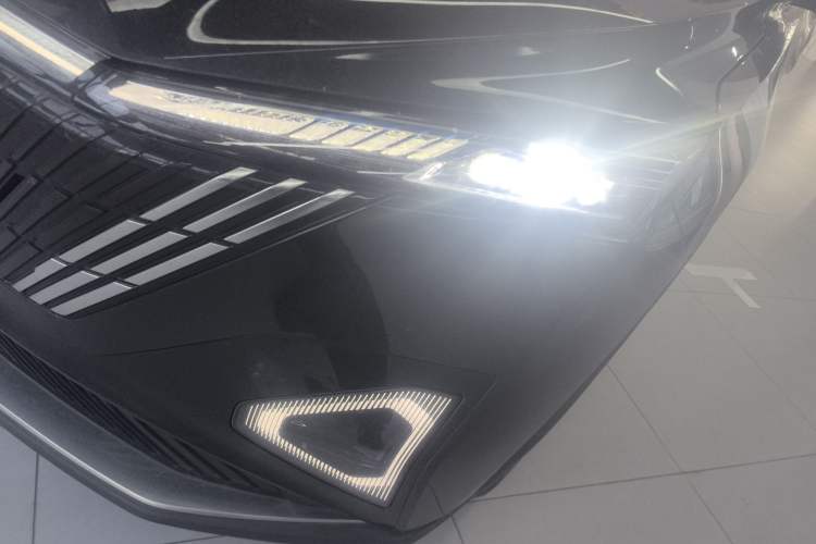 Used Dongfeng Aeolus Mage 2023 DH-i 1.5T Luxury Edition Left Front Headlight