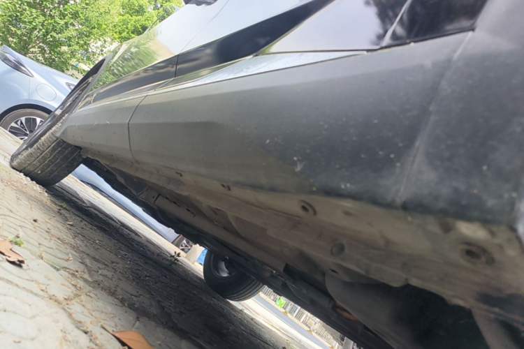 Used Dongfeng Aeolus Mage 2023 DH-i 1.5T Luxury Edition Left Side Sill