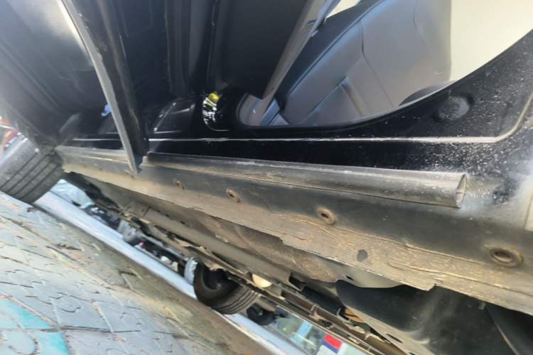 Used Dongfeng Aeolus Mage 2023 DH-i 1.5T Luxury Edition Left Side Sill