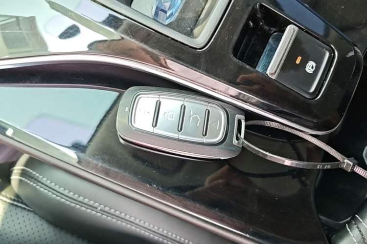 Used Dongfeng Aeolus Mage 2023 DH-i 1.5T Luxury Edition Vehicle Key