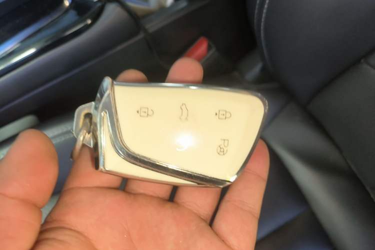 Used Dongfeng Aeolus Mage 2023 DH-i 1.5T Luxury Edition Vehicle Key