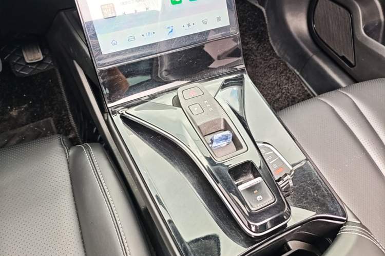 Used Dongfeng Aeolus Mage 2023 DH-i 1.5T Luxury Edition Gear Lever