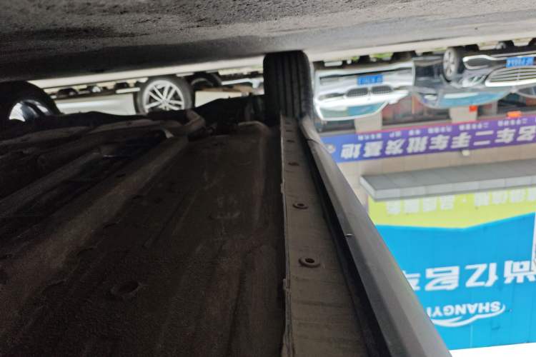 Used Dongfeng Aeolus Mage 2023 DH-i 1.5T Prestige Edition Right Side Sill