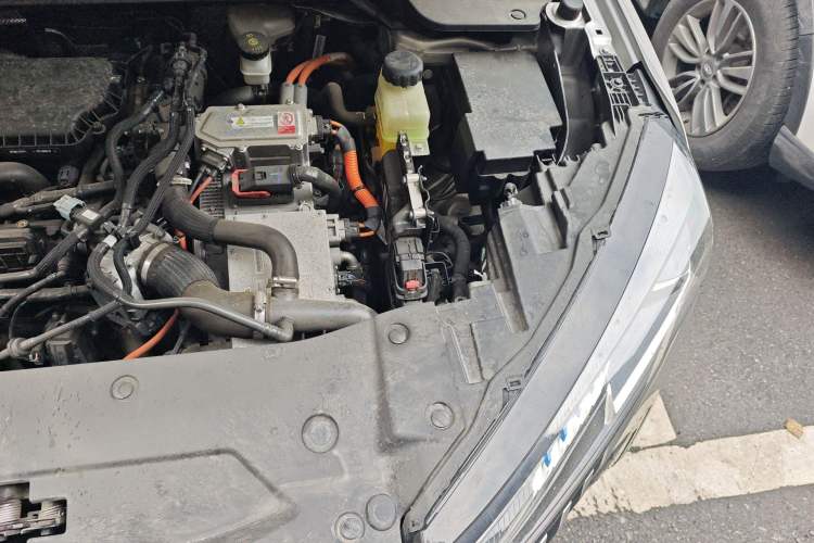Used Dongfeng Aeolus Mage 2023 DH-i 1.5T Luxury Edition Engine Bay Left