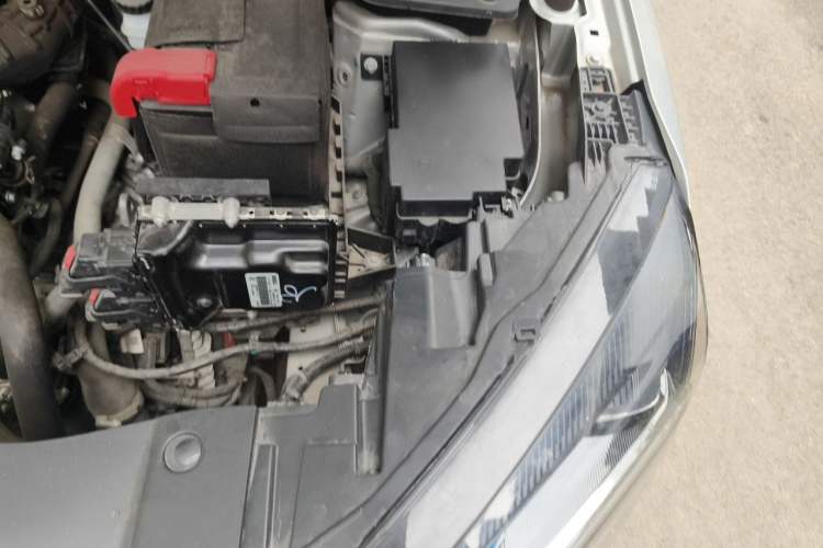Used Dongfeng Aeolus Mage 2023 1.5T Luxury Edition Engine Bay Left