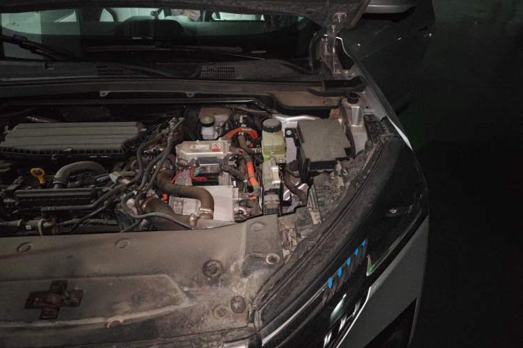 Used Dongfeng Aeolus Mage 2023 DH-i 1.5T Prestige Edition Engine Bay Left