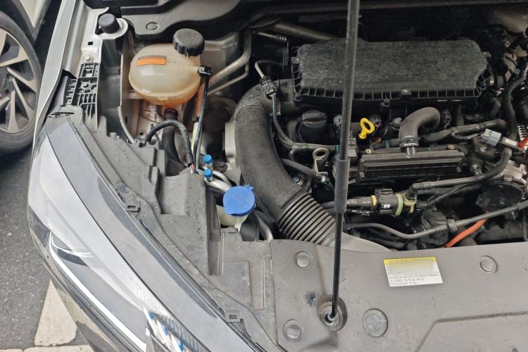 Used Dongfeng Aeolus Mage 2023 DH-i 1.5T Luxury Edition Engine Bay Right