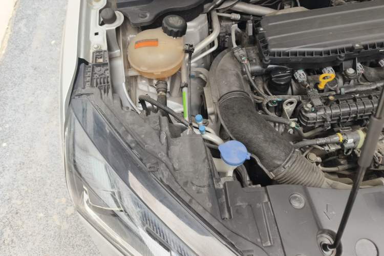 Used Dongfeng Aeolus Mage 2023 1.5T Luxury Edition Engine Bay Right