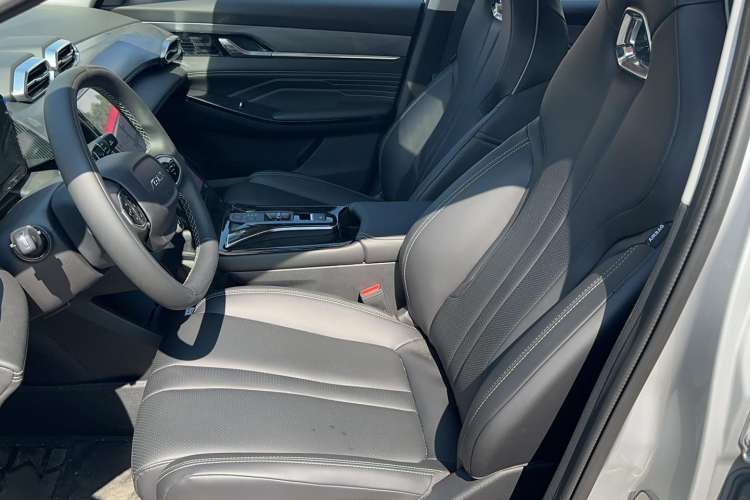 Used Dongfeng Aeolus Mage 2023 DH-i 1.5T Prestige Edition Interior 4