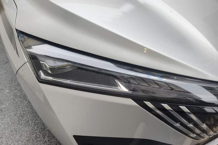 Used Dongfeng Aeolus Mage 2023 1.5T Luxury Edition Right Front Headlight