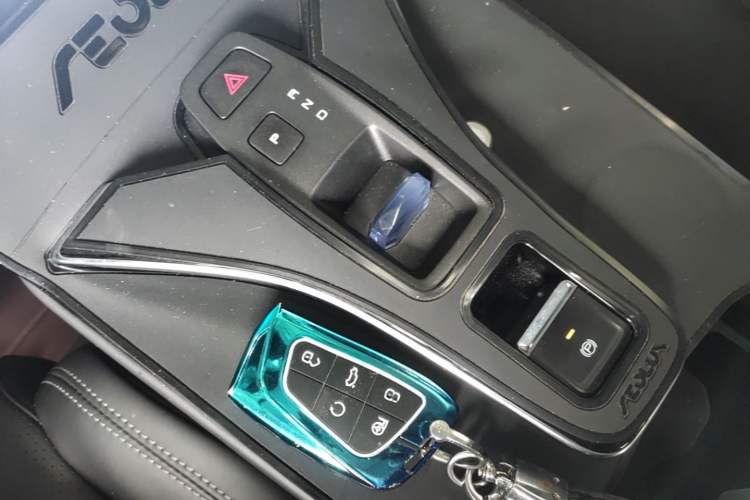 Used Dongfeng Aeolus Mage 2023 DH-i 1.5T Prestige Edition Gear Lever