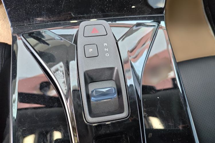 Used Dongfeng Aeolus Mage 2023 DH-i 1.5T Luxury Edition Gear Lever