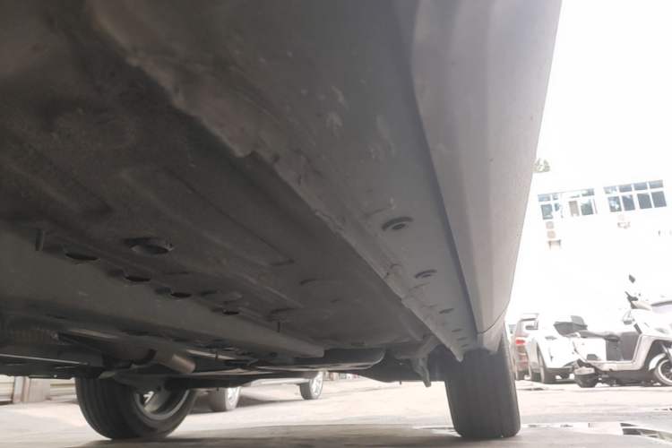 Used Dongfeng Aeolus Mage 2023 DH-i 1.5T Prestige Edition Left Side Sill