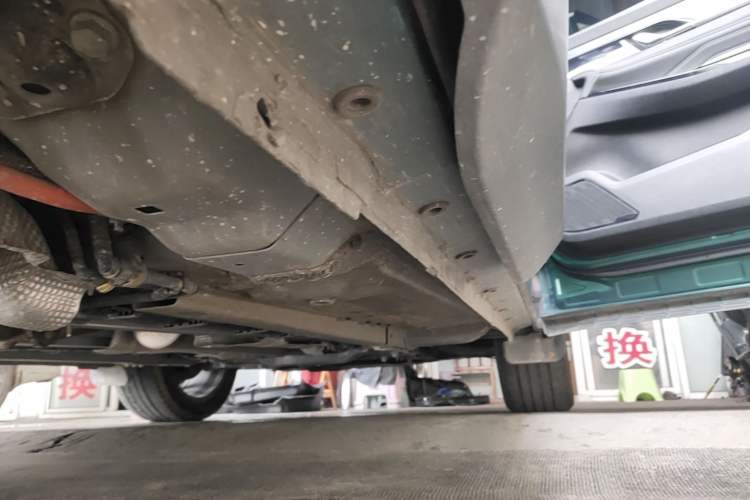 Used Dongfeng Aeolus Mage 2023 DH-i 1.5T Prestige Edition Right Side Sill