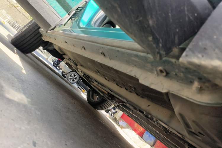 Used Dongfeng Aeolus Mage 2023 1.5T Prestige Edition Right Side Sill