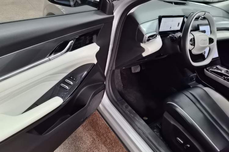 Used Dongfeng Aeolus Mage 2023 DH-i 1.5T Prestige Edition Driver Seat