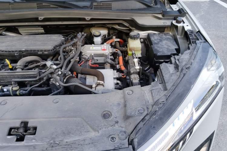 Used Dongfeng Aeolus Mage 2023 DH-i 1.5T Prestige Edition Engine Bay Left