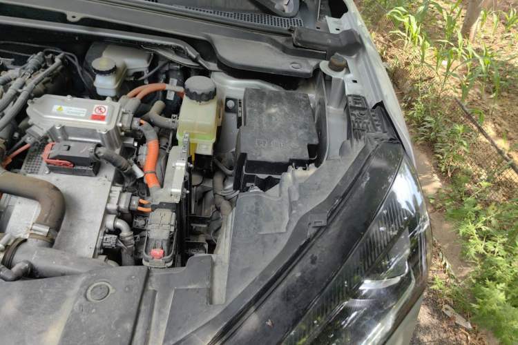 Used Dongfeng Aeolus Mage 2023 DH-i 1.5T Luxury Edition Engine Bay Left