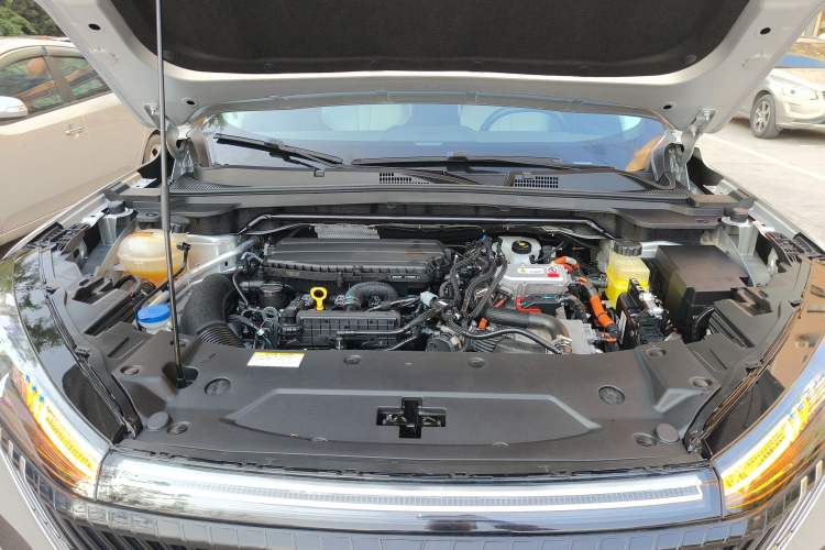 Used Dongfeng Aeolus Mage 2023 DH-i 1.5T Prestige Edition Engine Bay