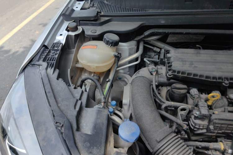 Used Dongfeng Aeolus Mage 2023 DH-i 1.5T Luxury Edition Engine Bay Right