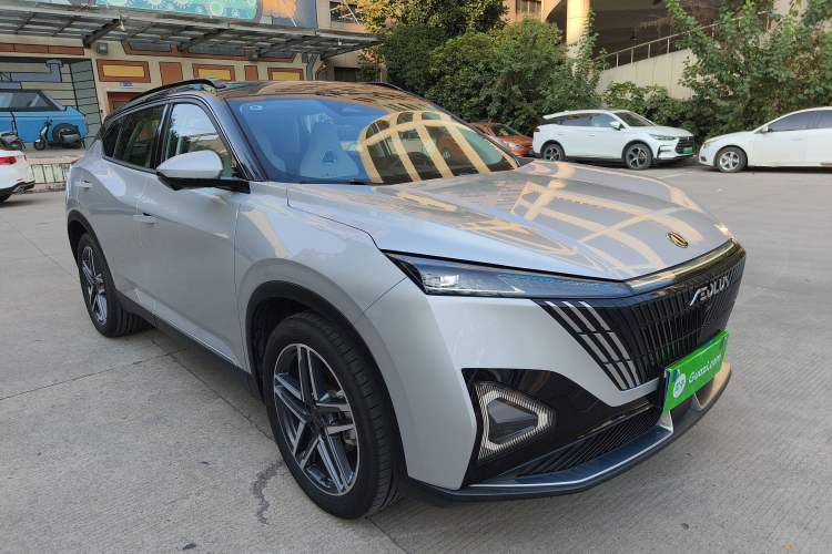 Used Dongfeng Aeolus Mage 2023 DH-i 1.5T Prestige Edition Front Right 45 Deg