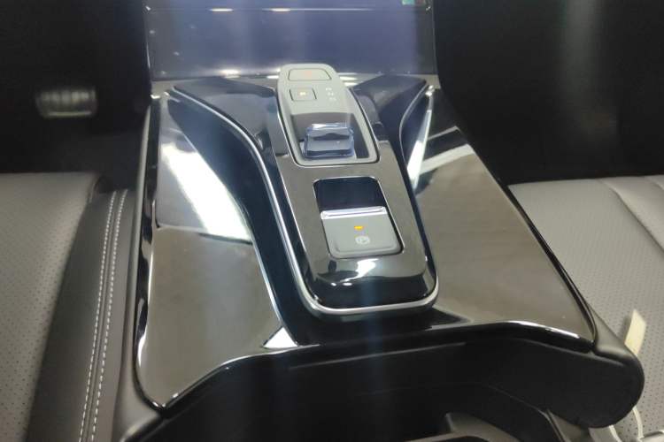 Used Dongfeng Aeolus Mage 2023 1.5T Luxury Edition Gear Lever