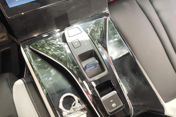 Used Dongfeng Aeolus Mage 2023 DH-i 1.5T Luxury Edition Gear Lever