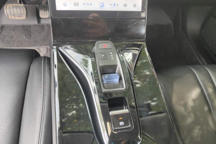 Used Dongfeng Aeolus Mage 2023 DH-i 1.5T Luxury Edition Gear Lever