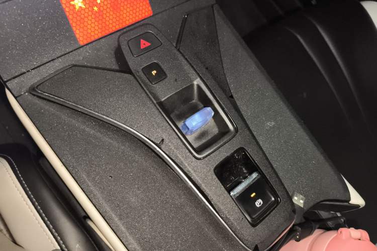 Used Dongfeng Aeolus Mage 2023 DH-i 1.5T Prestige Edition Gear Lever