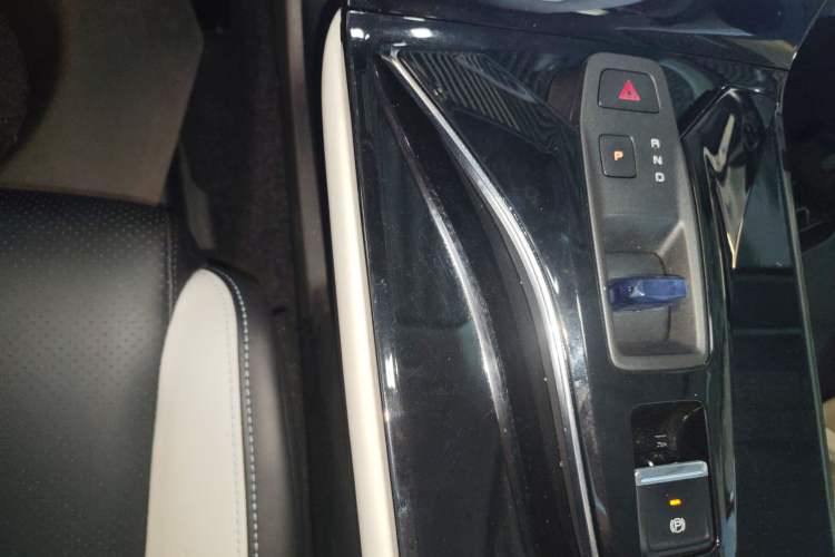 Used Dongfeng Aeolus Mage 2023 DH-i 1.5T Prestige Edition Gear Lever